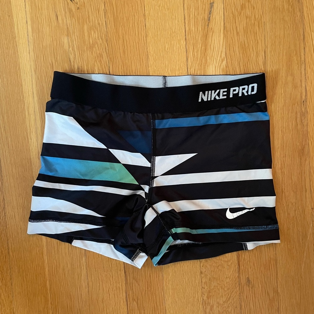 Striped Nike pro spandex shorts 2.5”